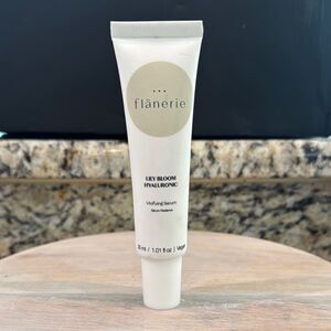 Lily Bloom Hyaluronic Serum - White